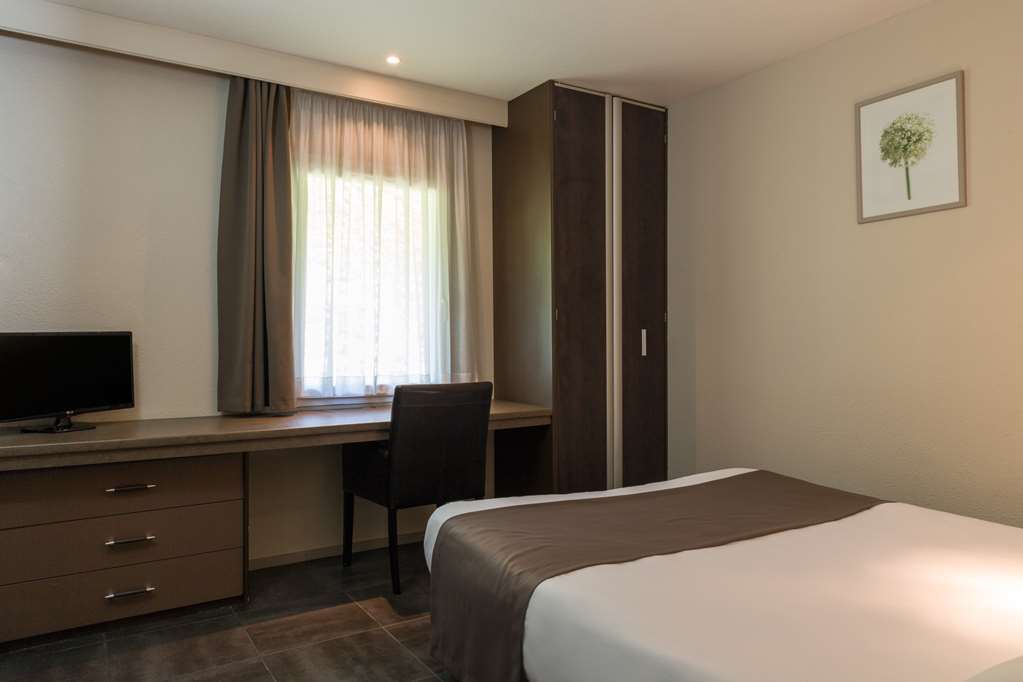 Hotel Confort Le Moulin Rouge Террассон Номер фото
